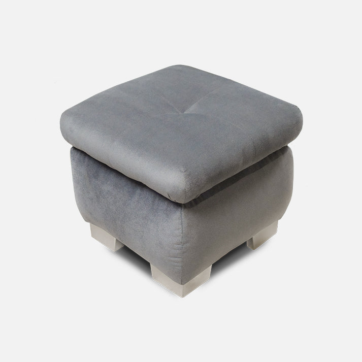 stilingas šviesiai pilkas pufikas prie minksto kampo